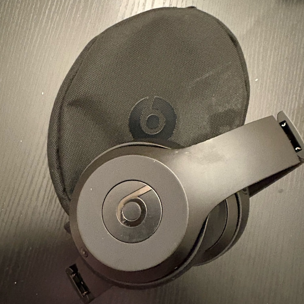 Beats Wireless Black Headphones